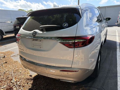 Used 2020 Buick Enclave Essence w/ Sound and Sites Package FWD image 5