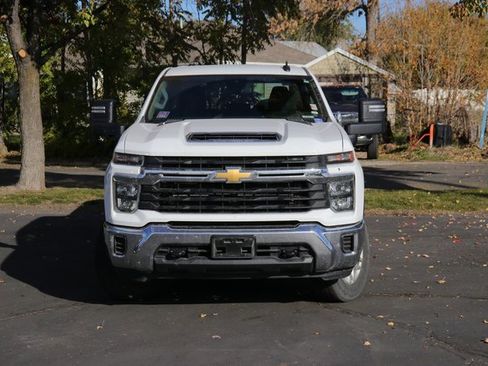 Used 2024 Chevrolet Silverado 2500 LT image 2