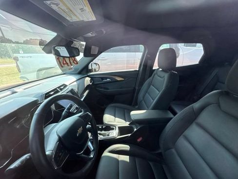 Used 2023 Chevrolet TrailBlazer ACTIV w/ Sun and Liftgate Package FWD image 7