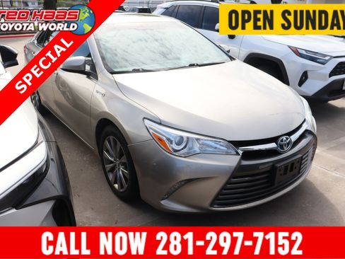 Used 2017 Toyota Camry XLE w/ Moonroof Package image 1