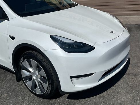 Used 2024 Tesla Model Y Long Range RWD image 10