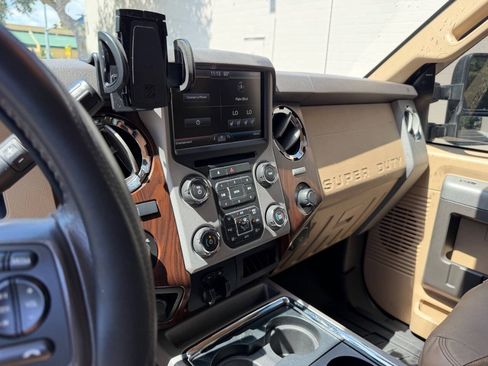 Used 2016 Ford F250 Lariat w/ Lariat Ultimate Package AWD/4WD image 33