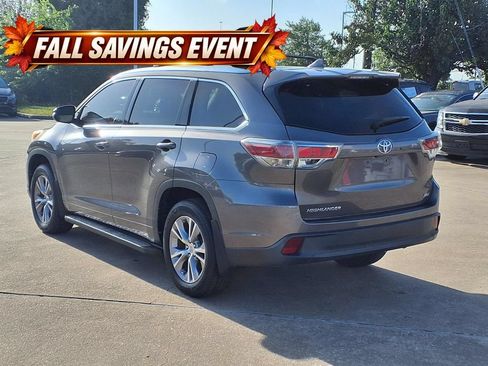 Used 2014 Toyota Highlander XLE FWD image 2
