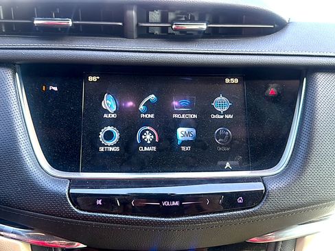 Used 2017 Cadillac XT5 FWD image 9