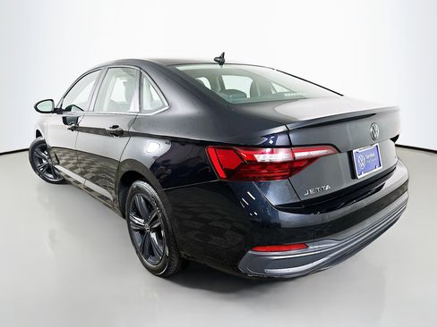 Certified 2024 Volkswagen Jetta SE image 5
