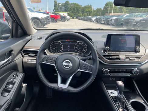 Used 2024 Nissan Altima 2.5 SV FWD image 16
