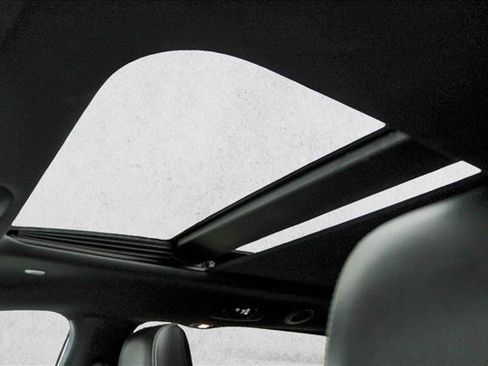 Used 2024 Chrysler Pacifica Premium image 22