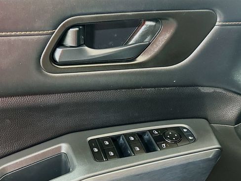 Used 2025 Nissan Pathfinder Rock Creek AWD/4WD image 15