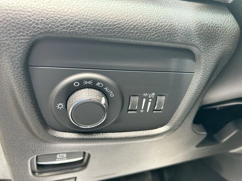 Used 2023 Jeep Grand Cherokee Altitude AWD/4WD image 21
