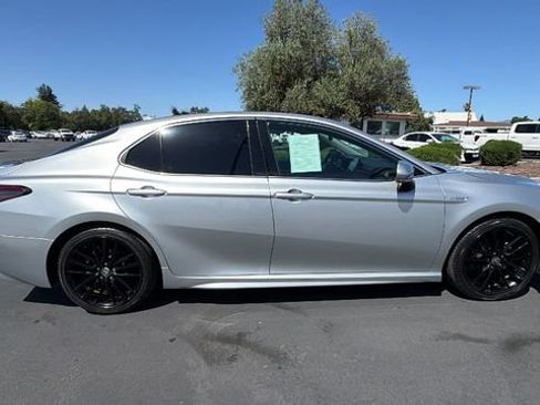 Used 2021 Toyota Camry XSE FWD image 3