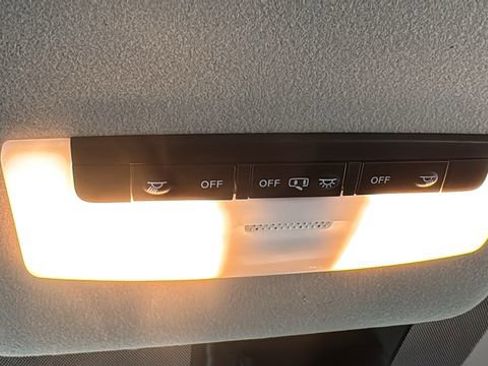 Used 2025 Nissan Versa SR image 28