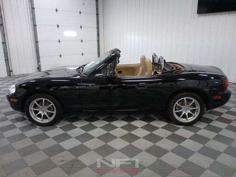 Used 1999 MAZDA MX-5 Miata RWD image 3