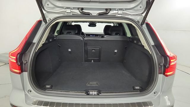Certified 2026 Volvo V60 B5 Cross Country Plus w/ Climate Package AWD/4WD image 40