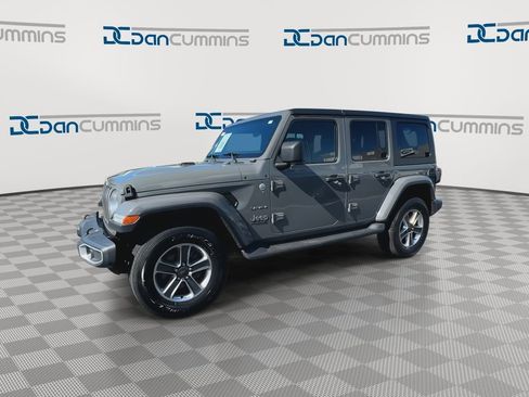 Used 2018 Jeep Wrangler Unlimited Sahara image 4