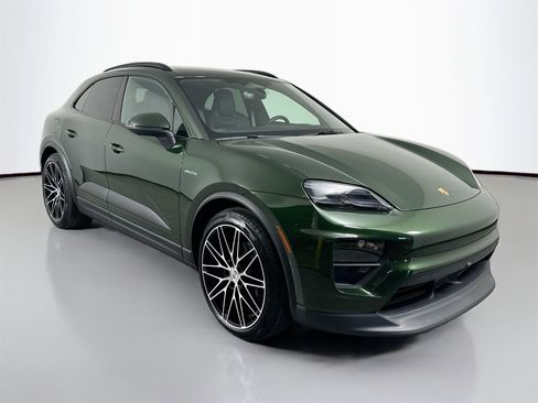 Certified 2025 Porsche Macan Electric image 9