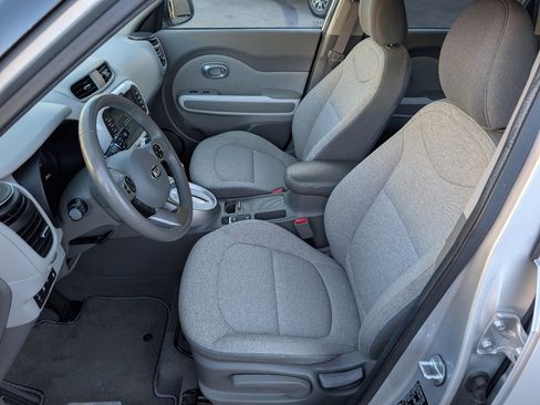 Used 2017 Kia Soul EV image 2