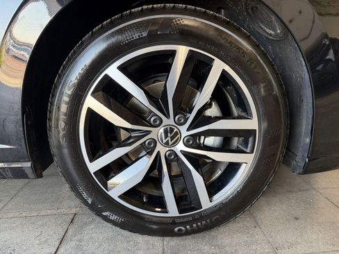 Used 2025 Volkswagen Jetta SE image 29