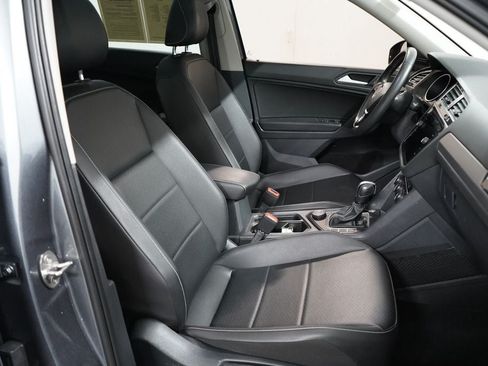 Used 2021 Volkswagen Tiguan SE w/ Panoramic Sunroof Package AWD/4WD image 32