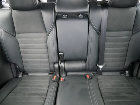 Used 2025 Mitsubishi Outlander SE image 13