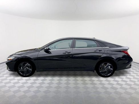 New 2026 Hyundai Elantra SEL Sport Premium FWD image 3