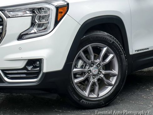 Used 2022 GMC Terrain SLT w/ Tech Package FWD image 5