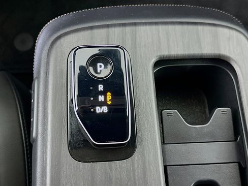 Used 2023 Nissan Ariya FWD image 25