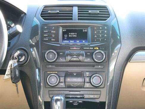 Used 2017 Ford Explorer FWD image 29