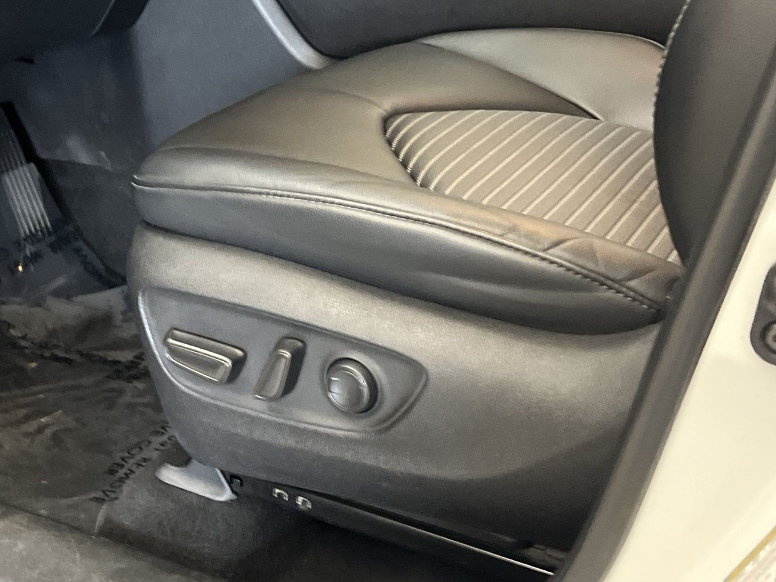 Used 2022 Toyota Highlander XSE AWD/4WD image 13