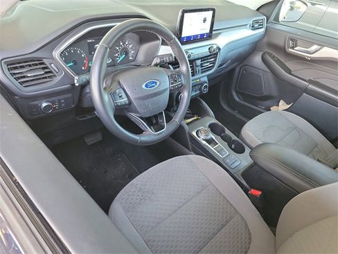 Used 2021 Ford Escape SE w/ SE Sport Appearance Package image 6