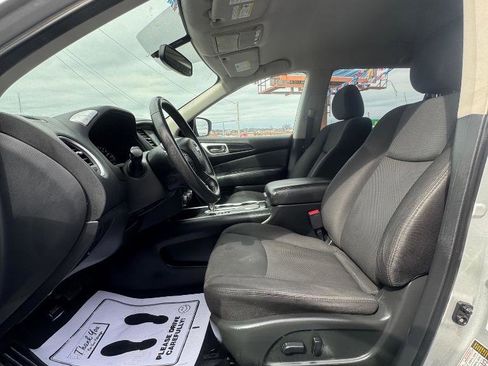 Used 2020 Nissan Pathfinder SV image 14