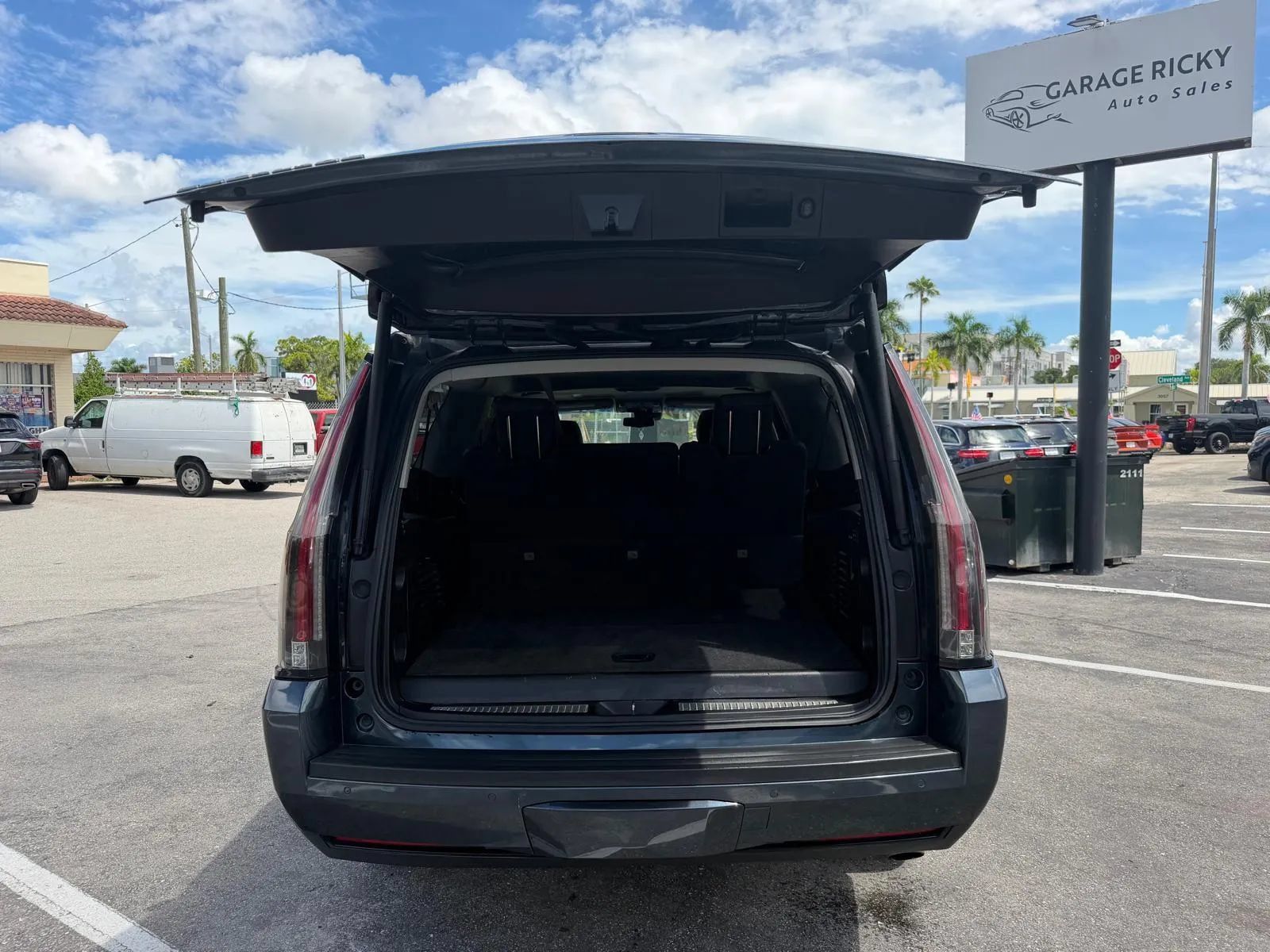 Used 2019 Cadillac Escalade ESV Luxury AWD/4WD image 45