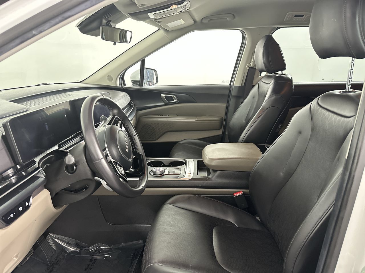 Certified 2026 Kia Carnival LXS FWD image 2