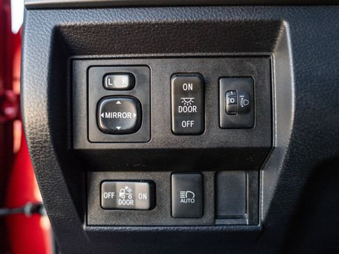 Used 2019 Toyota Tundra SR5 w/ SX Package AWD/4WD image 25