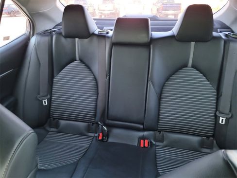 Used 2022 Toyota Camry SE image 10