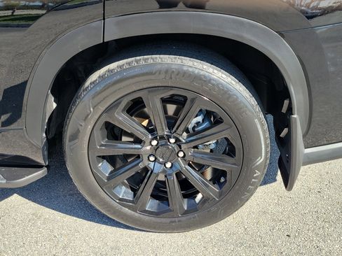 Used 2023 Toyota Highlander XLE FWD image 29