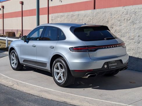 Certified 2020 Porsche Macan image 3