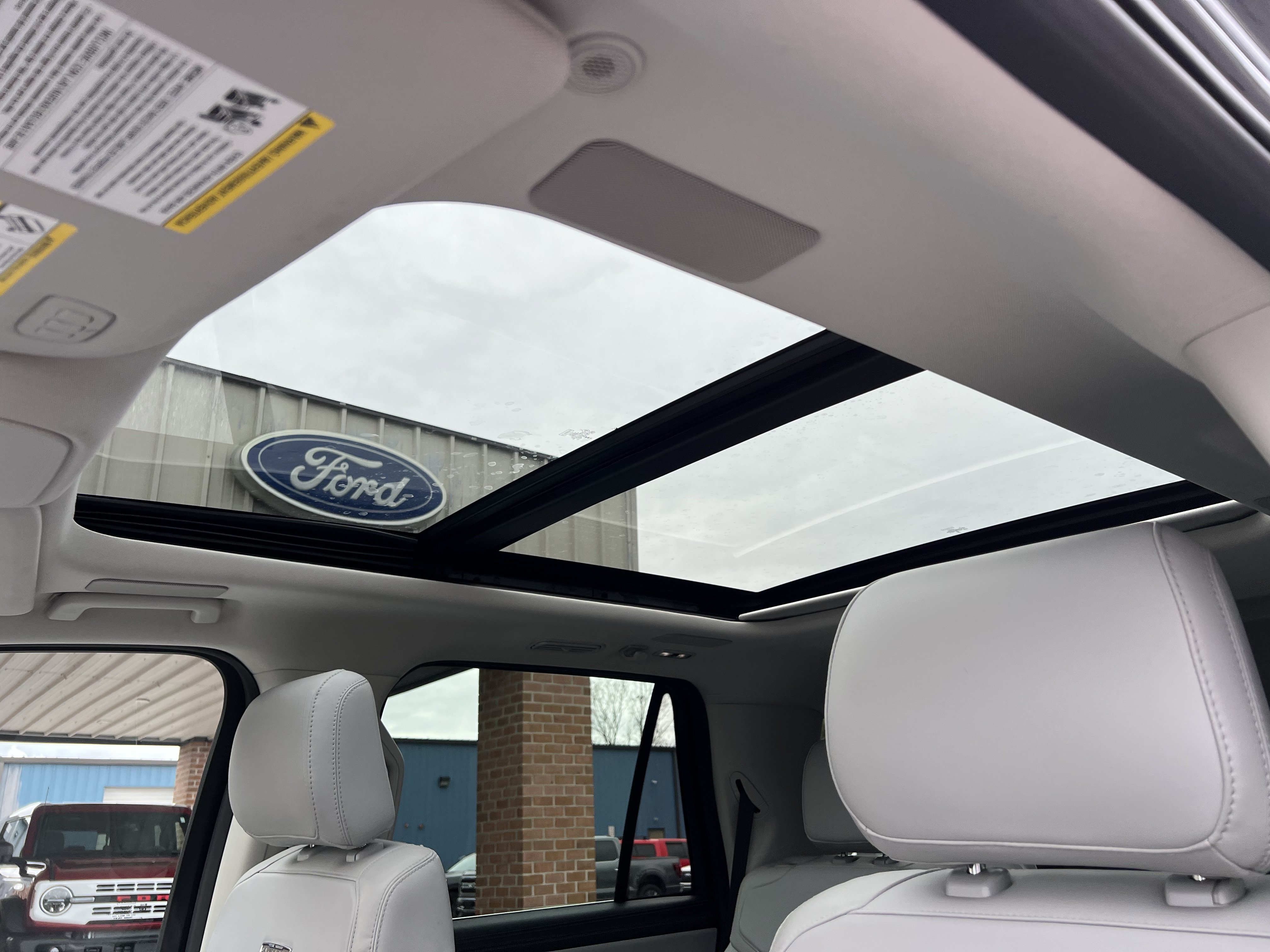 Used 2025 Ford Expedition Platinum w/ Driver's Package AWD/4WD image 14