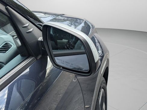 Used 2023 Hyundai Venue Limited image 27