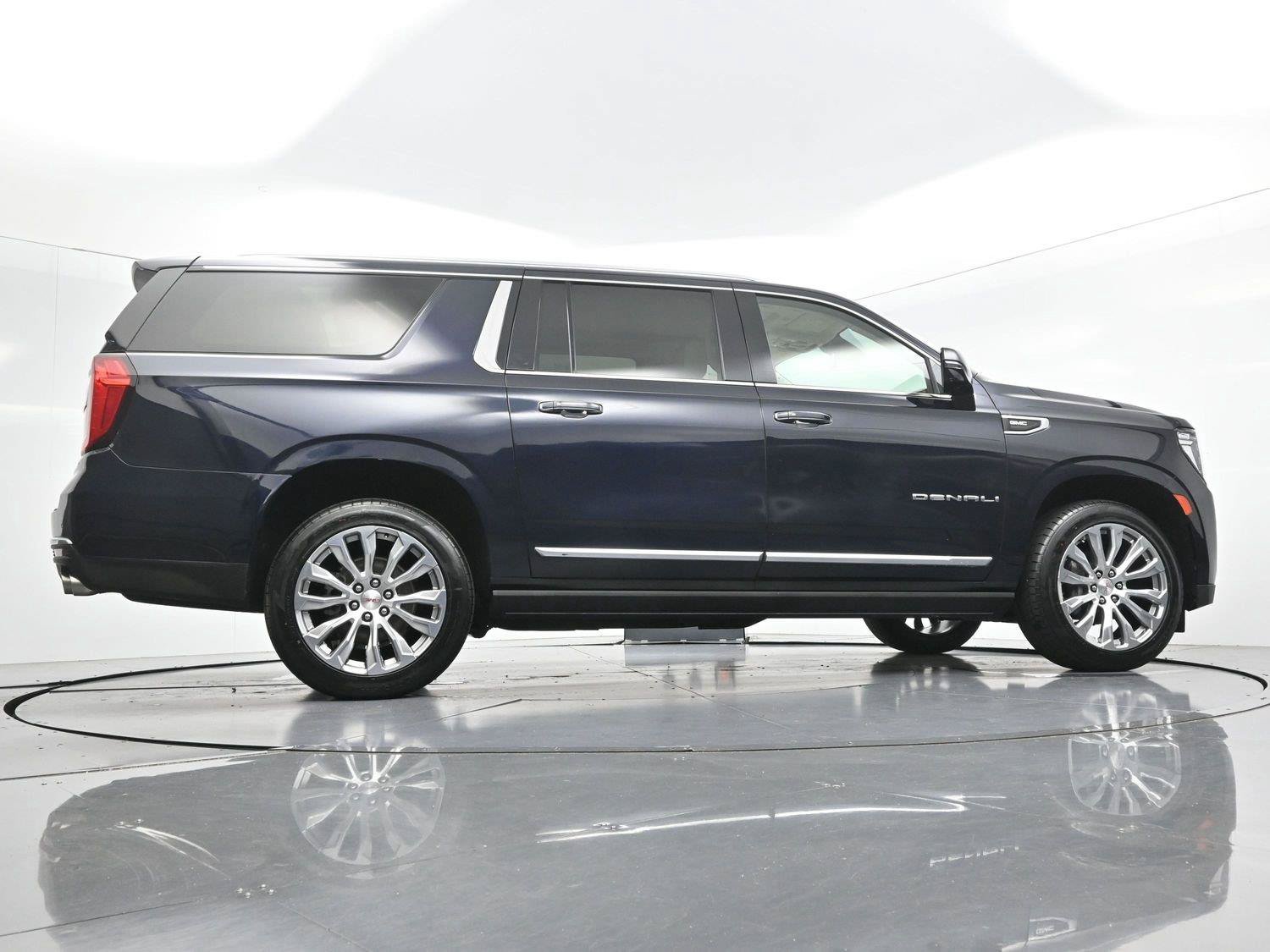 Used 2023 GMC Yukon XL Denali AWD/4WD image 58