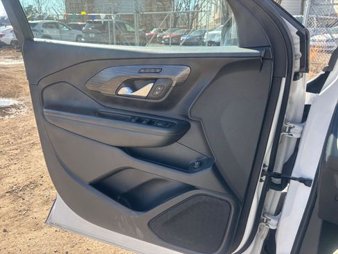 Used 2024 GMC Terrain SLT image 18