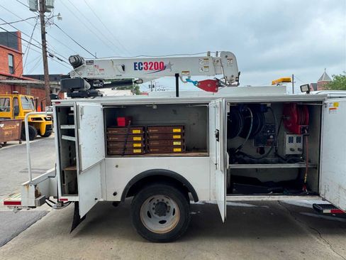 Used 2019 Ford F550 4x4 Regular Cab Super Duty image 4