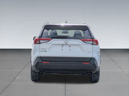 Used 2020 Toyota RAV4 LE image 5