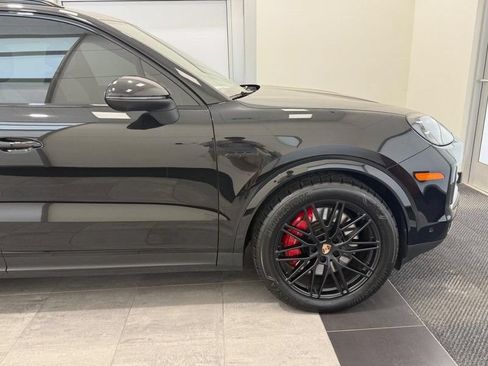 Certified 2025 Porsche Cayenne S AWD/4WD image 10