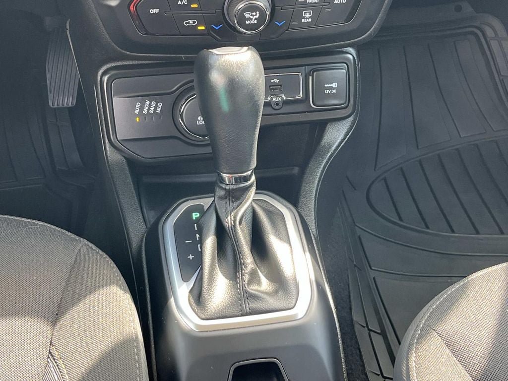 Used 2023 Jeep Renegade Latitude AWD/4WD image 15