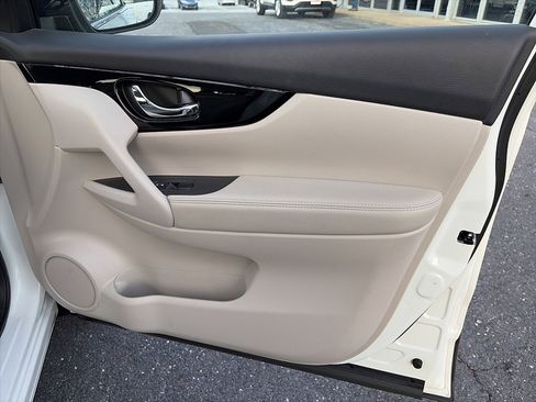 Used 2022 Nissan Rogue Sport SV image 28