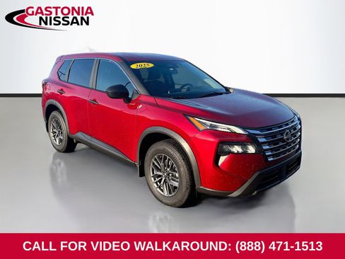 Used 2025 Nissan Rogue S image 1