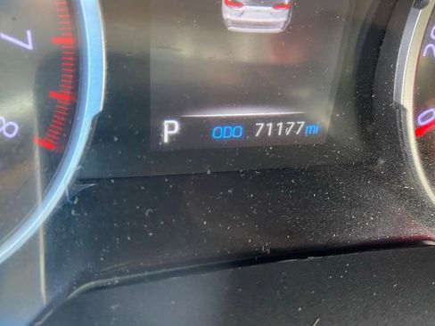 Used 2021 Toyota RAV4 LE FWD image 5