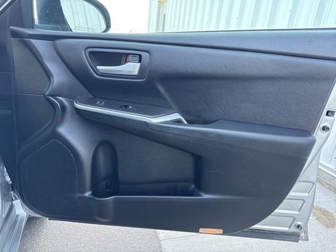 Used 2016 Toyota Camry SE image 32