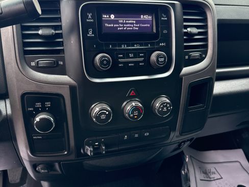 Used 2018 RAM 3500 Tradesman w/ Chrome Appearance Group AWD/4WD image 4