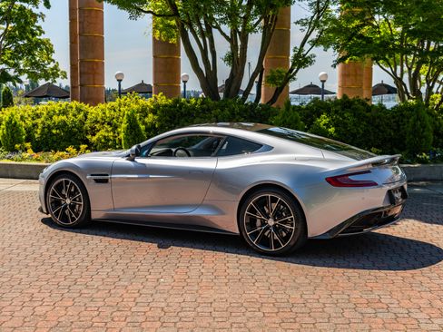 Used 2014 Aston Martin Vanquish Coupe RWD image 2